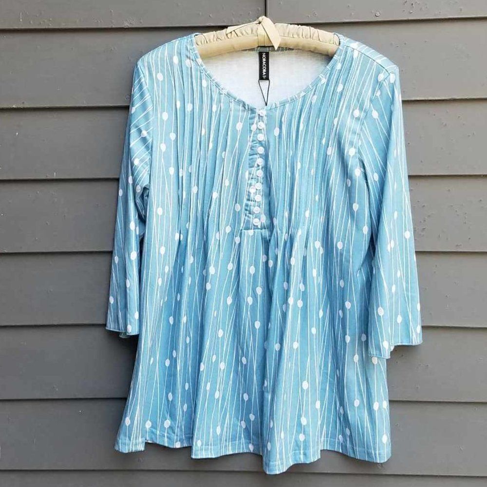 NWT Noracora Blue White Knit Top size 12